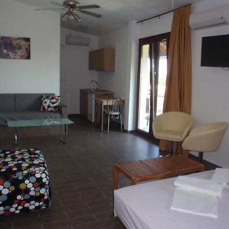 Petrouda'S Apartments Samothráki Extérieur photo