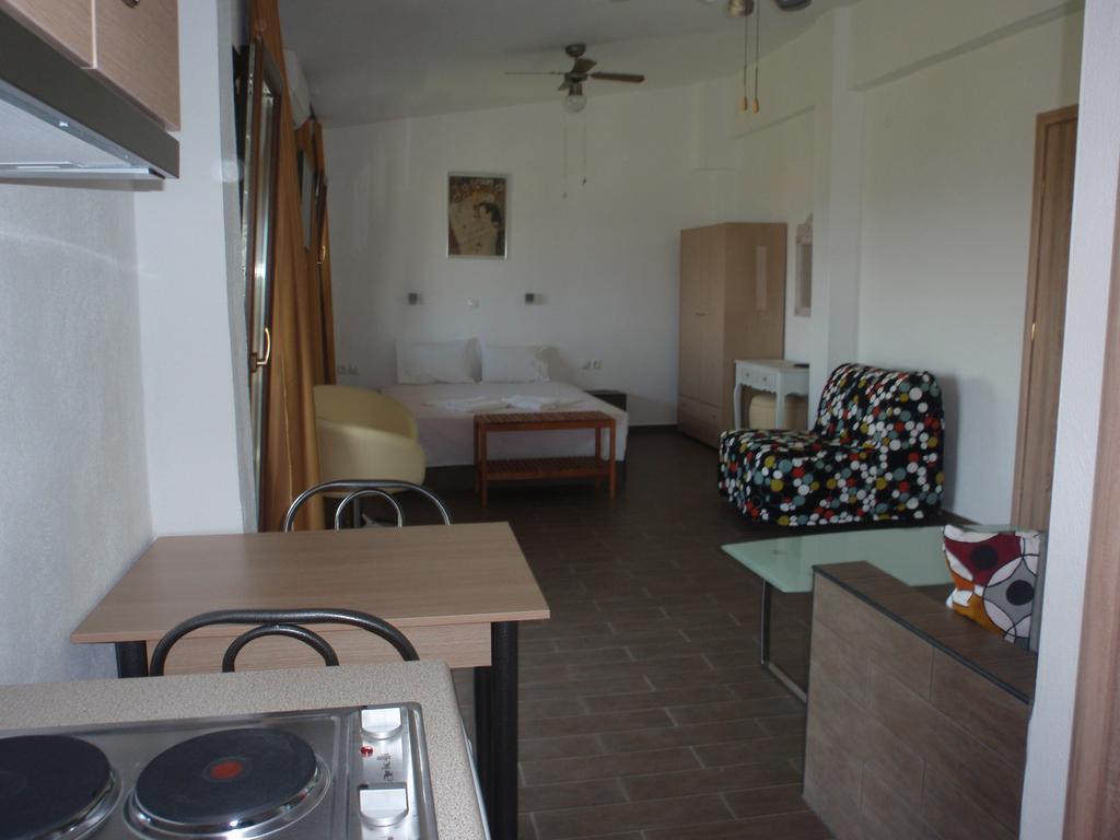 Petrouda'S Apartments Samothráki Extérieur photo