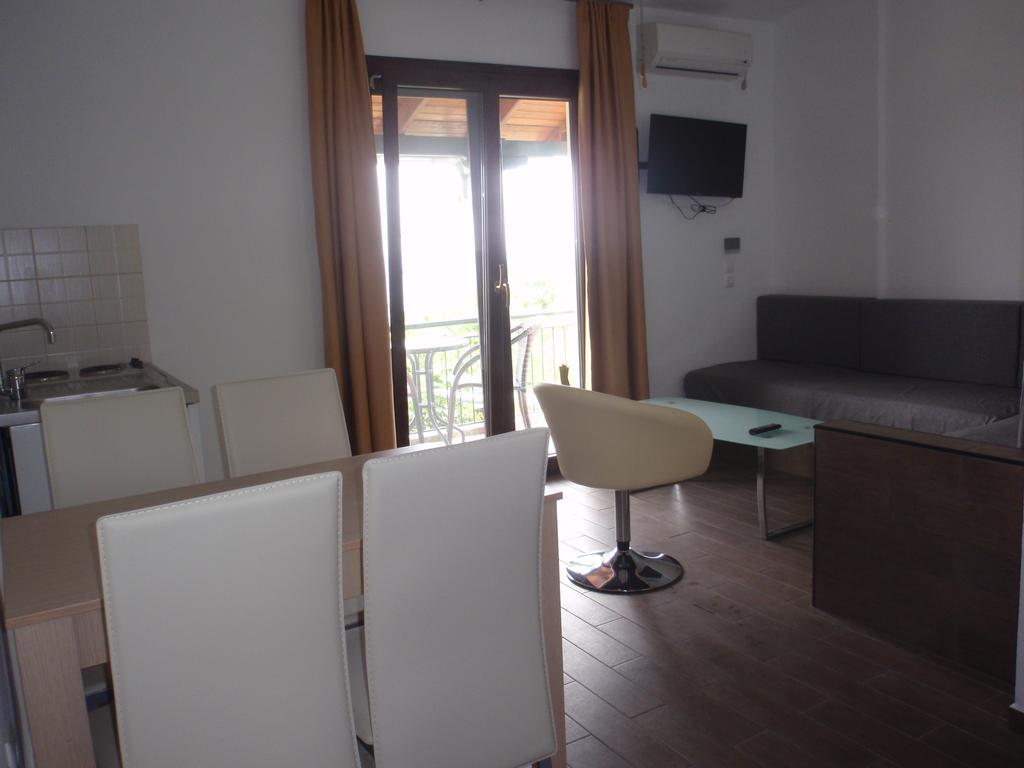 Petrouda'S Apartments Samothráki Extérieur photo